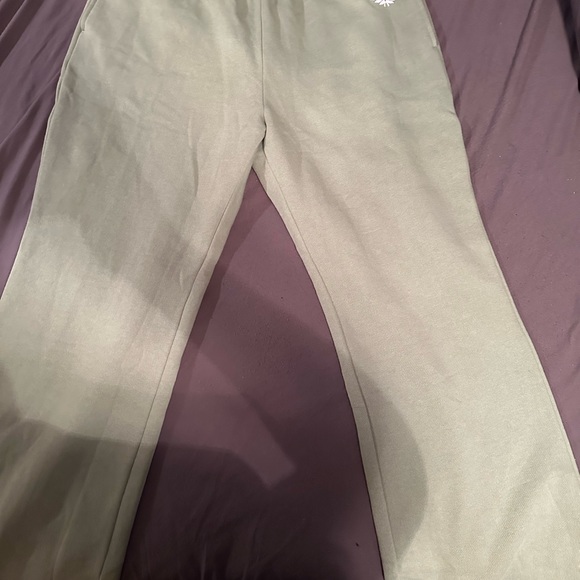 VS green flare sweats - Picture 3 of 4